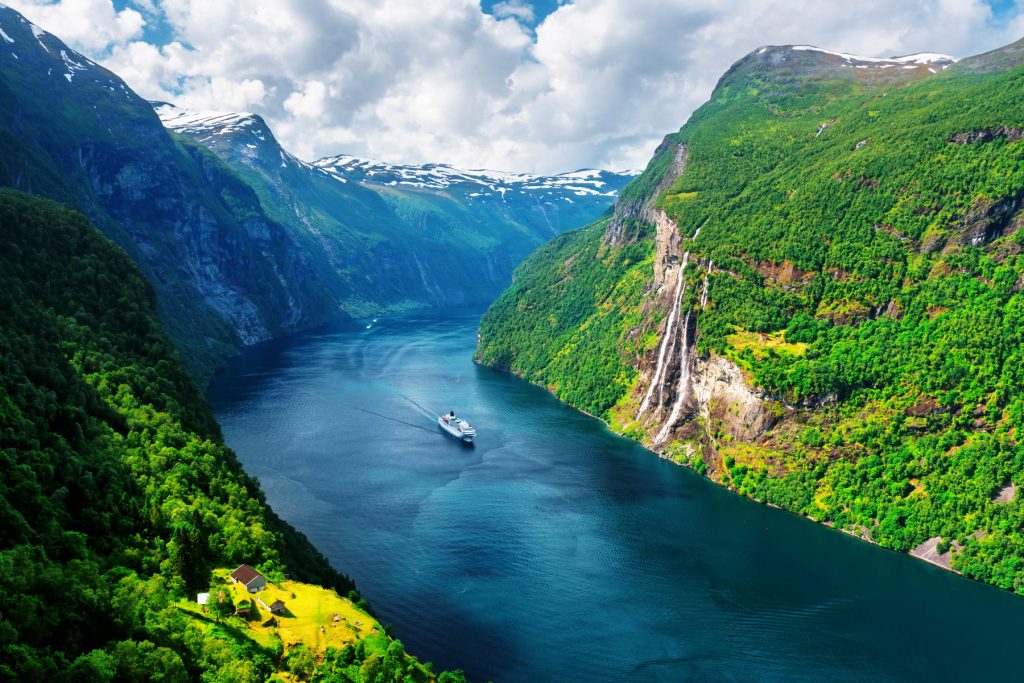 Experience coastal Norway during your Hurtigruten cruise