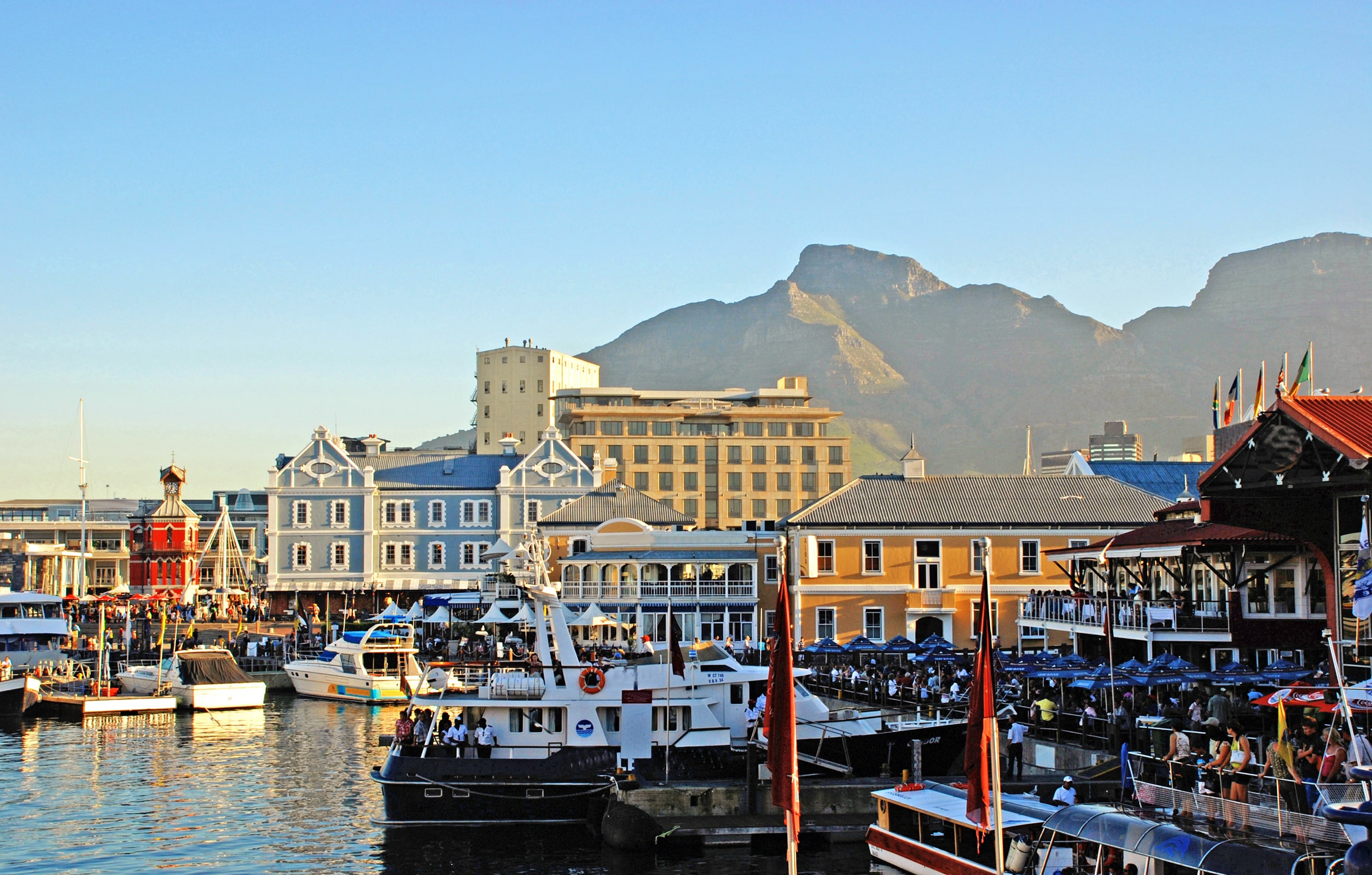 cape-town-waterfront-harbor-boats-restaurants
